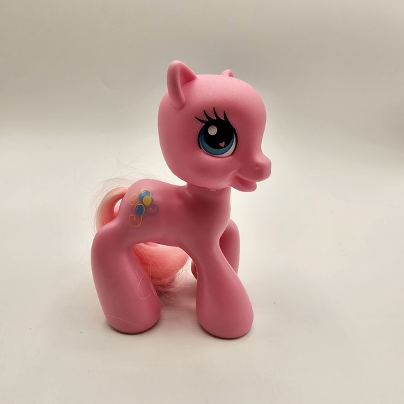 My Little Pony Pink Figure with Outfits, Brushable Tail - Picture 9 of 11